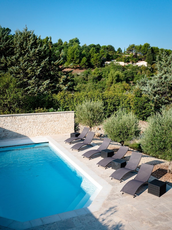 Villa | Pool | Indoor pool, outdoor pool - Villa in Luberon With Saltwater Pool (Apt)