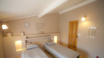 Villa | 3 bedrooms, individually furnished, iron/ironing board, bed sheets