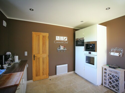 Villa in Luberon With Saltwater Pool