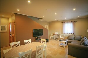 Living room - Villa in Luberon With Saltwater Pool (Apt)