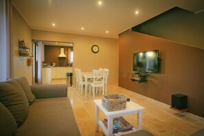 Villa | Living room - Villa in Luberon With Saltwater Pool (Apt)