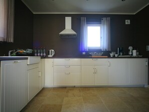 Villa | Private kitchen - Villa in Luberon With Saltwater Pool (Apt)