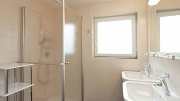 Ferienhaus | Badezimmer | Dusche