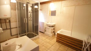 House | Bathroom | Bathtub - Holiday Home in the Forest With Private Swimming Pool and Playground Equipment (Les Rouges-Eaux)