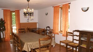 Dining - Holiday Home in the Forest With Private Swimming Pool and Playground Equipment (Les Rouges-Eaux)