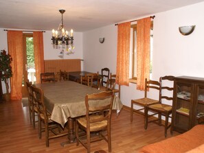 Dining - Holiday Home in the Forest With Private Swimming Pool and Playground Equipment (Les Rouges-Eaux)
