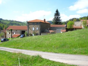 House | Exterior - Holiday Home With Private Terrace (Saint-Beauzire)