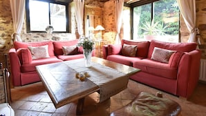 House | Living room | Fireplace, DVD player - Beautiful House With Swimming Pool and Yurt Near Villefranche-du-périgord (Saint-Cernin-de-l'Herm)