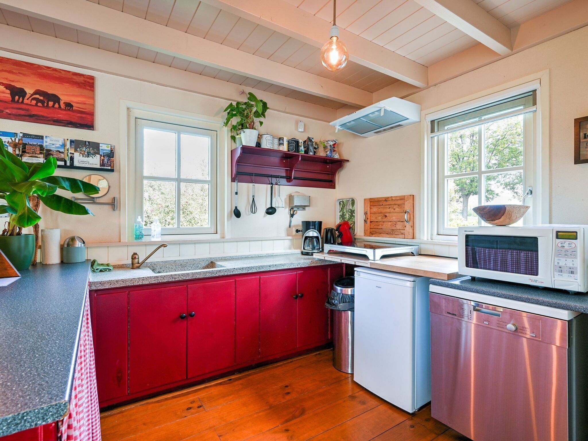 Kursi makan untuk bayi dan peralatan masak/sendok-piring