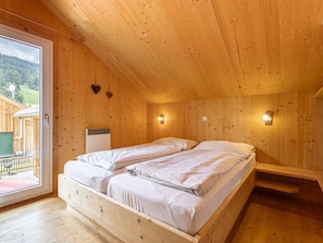 Chalet | 3 bedrooms, individually furnished, bed sheets