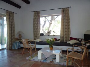 Villa | Living room - Saint-siffret: Forest & Pool (Saint-Siffret)