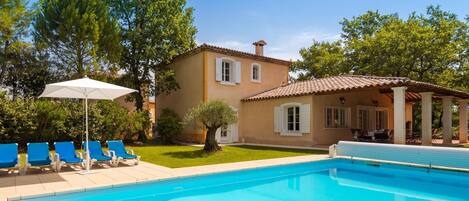 Huvila | Uima-allas | Sisäuima-allas, ulkouima-allas