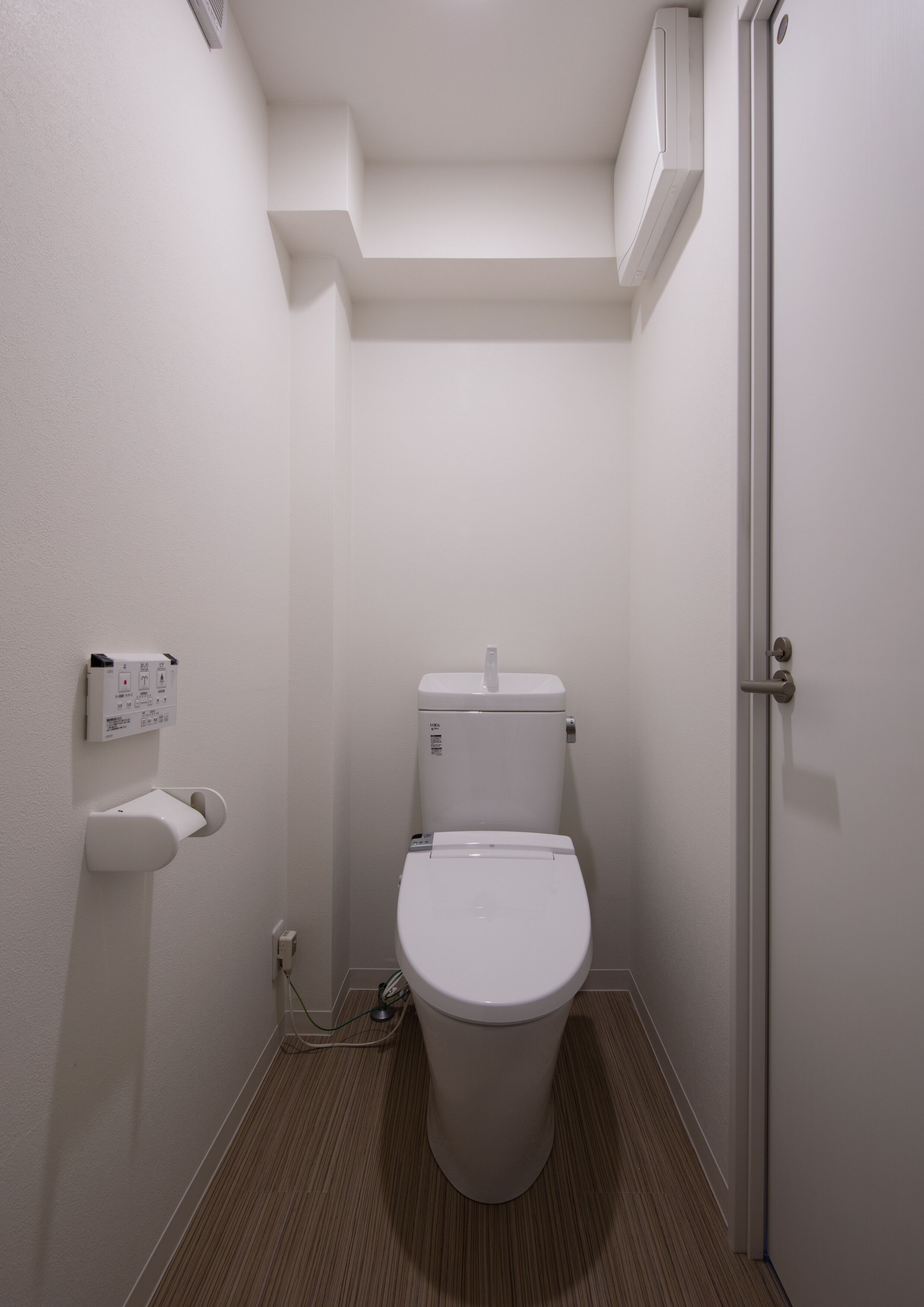 Shower, hair dryer, towels, toilet paper