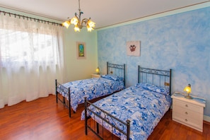 4 habitaciones, cunas gratuitas y ropa de cama 