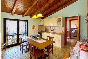 Microwave, dishwasher, coffee/tea maker, high chair - Villa Pineta - Rebomaholidays (Tignale)