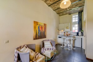 Apartment | Dining - Rustic Apartment in Mesch near Town Center (Eijsden)
