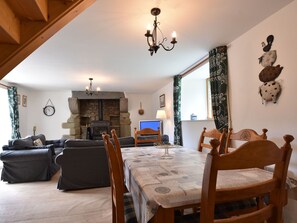 Dining - Elegant Cottage in Maël-carhaix Brittany With Garden (Mael-Carhaix)