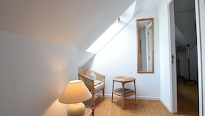 2 Schlafzimmer, individuell eingerichtet