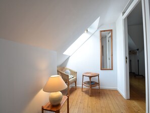2 bedrooms, individually furnished - Elegant Cottage in Maël-carhaix Brittany With Garden (Mael-Carhaix)