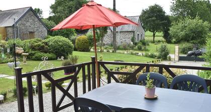 Elegant Cottage in Maël-carhaix Brittany With Garden