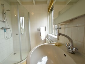 Maison | Salle de bain | Baignoire, serviettes fournies