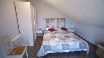 House | 5 bilik tidur, cadar katil