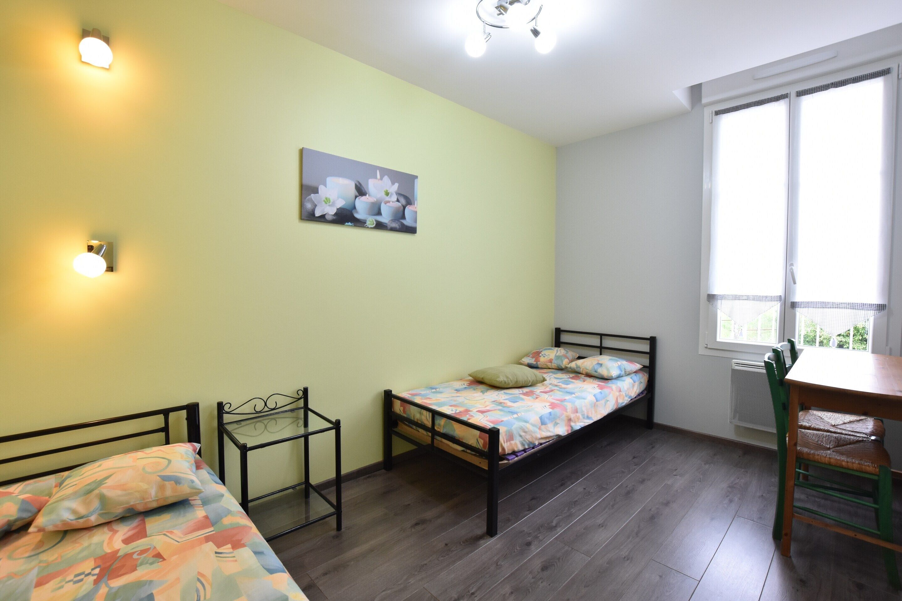 House | 5 bedrooms, bed sheets