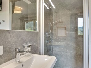 Apartment | Badezimmer