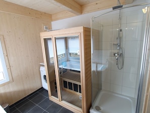 Chalet | Badezimmer | Dusche, Handtücher