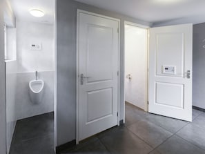 Bathroom | Bathtub