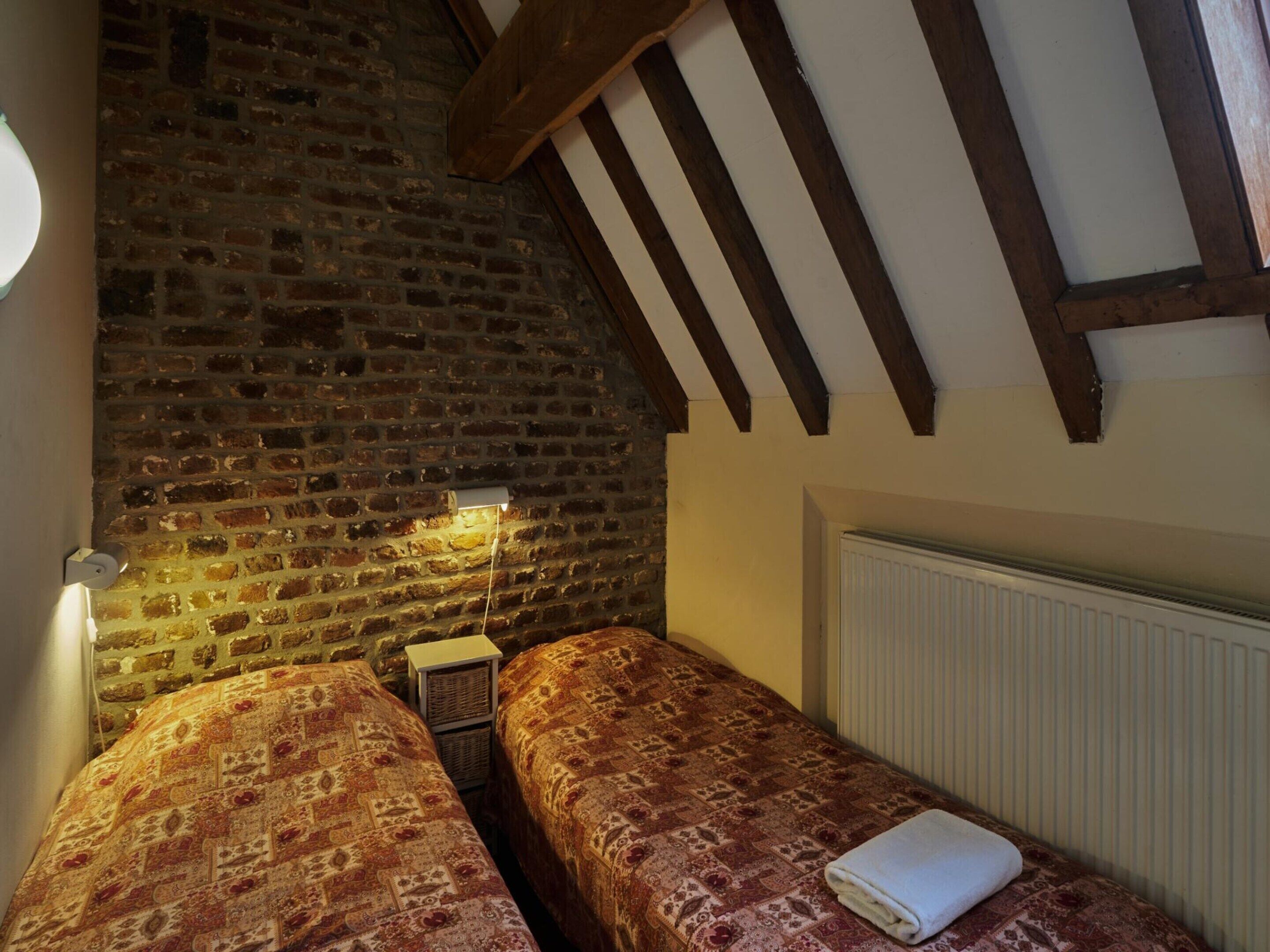 House | 4 bedrooms, individually furnished, bed sheets