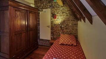 House | 4 bedrooms, individually furnished, bed sheets