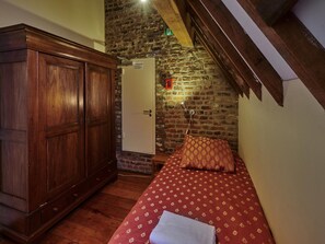 Hus | 4 sovrum, unika möbler och sängkläder