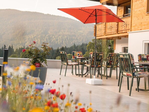 House | Dining - Chalet in Filzmoos With Sauna & Mountain Views (Filzmoos)