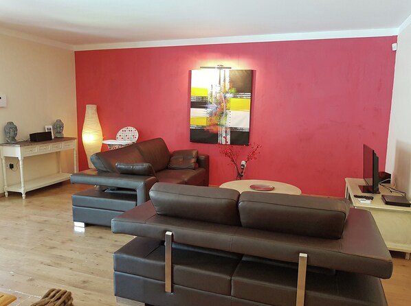 Living room - Villa Alba: Sunlit Comfort in Lirac (Lirac)