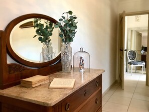4 Schlafzimmer, individuell eingerichtet, Bettwäsche