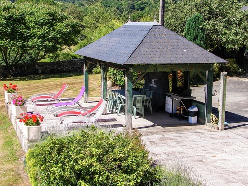 Magnificent Holiday Home With Large Garden Close to Lac de Séchemailles