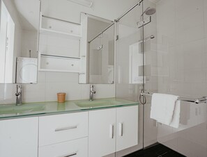 Apartment | Bathroom - Apartment by the Beach With Sea Views (Egmond aan Zee)