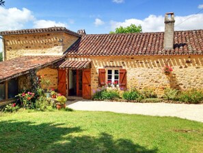 Exterior - Blissful Mansion in Sauveterre-la-lémance With Swimming Pool (Sauveterre-la-Lemance)