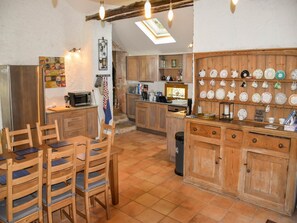 Private kitchen - Blissful Mansion in Sauveterre-la-lémance With Swimming Pool (Sauveterre-la-Lemance)