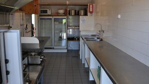 Hus | Eget kök | Kylskåp, mikrovågsugn, ugn och spishäll