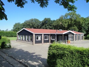 Exterior - Spacious Holiday Home with Extra Facilities near Sea (Burgh-Haamstede)