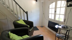 House | Living room | DVD player - Modern Studio With Terrace, Near the Popular St. Maxime (Plan-de-la-Tour)