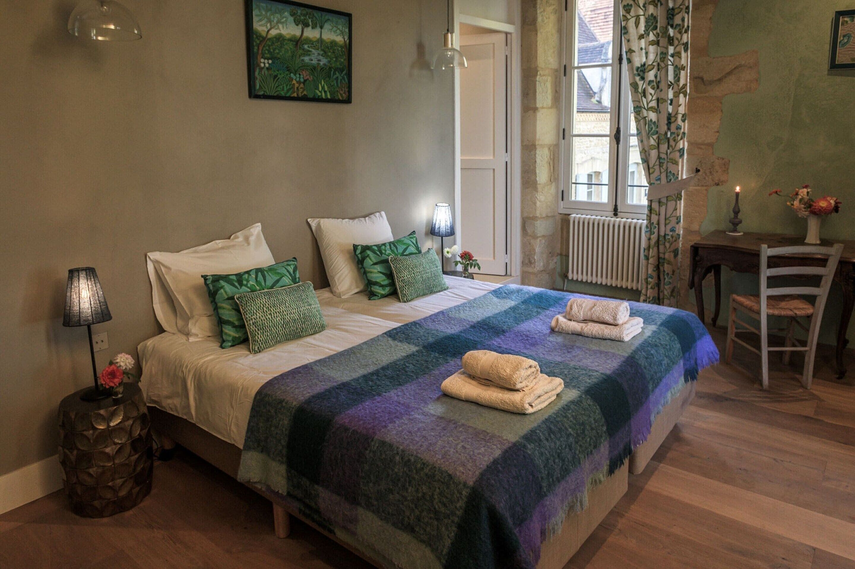 House | 4 bedrooms, individually furnished, iron/ironing board, bed sheets