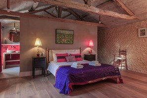 Rumah | 4 kamar tidur dan dilengkapi dengan perabotan berbeda-beda
