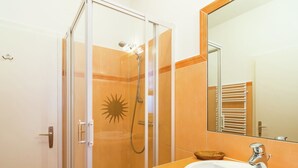 House | Bathroom | Shower, towels