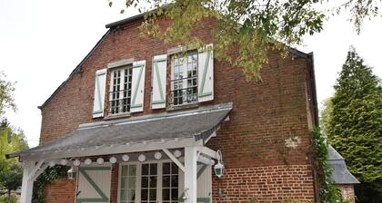 Alluring Cottage in Englancourt With Fenced Garden