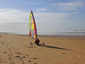 Beach - Family Home in Bonnemain With Terrace (Bonnemain)