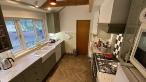 House | Private kitchen - Hideaway: Sauna, Tennis & Trampoline (Oploo)