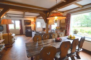 House | Dining - Hideaway: Sauna, Tennis & Trampoline (Oploo)